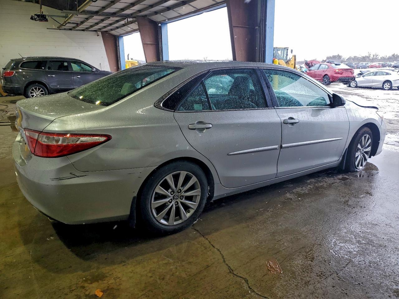 2017 Toyota Camry Le - Image 3