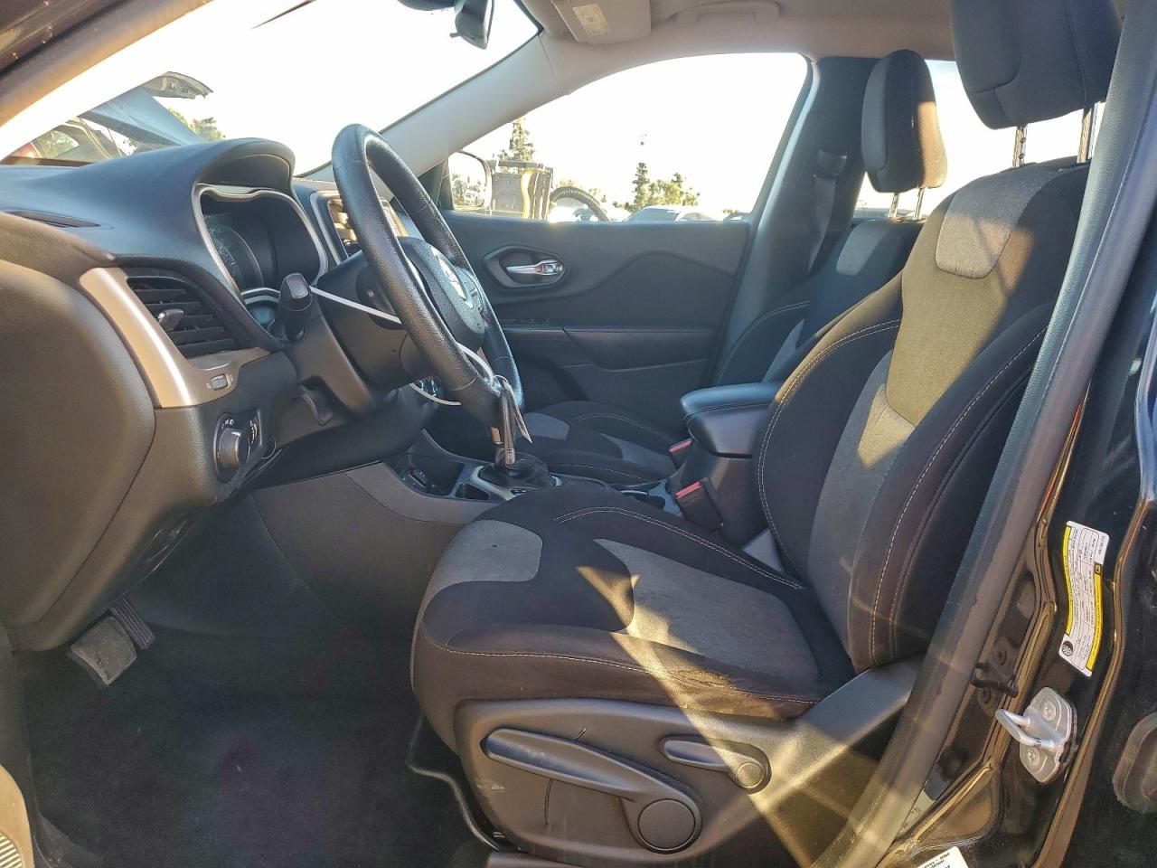 2016 Jeep Cherokee Sport - Image 7