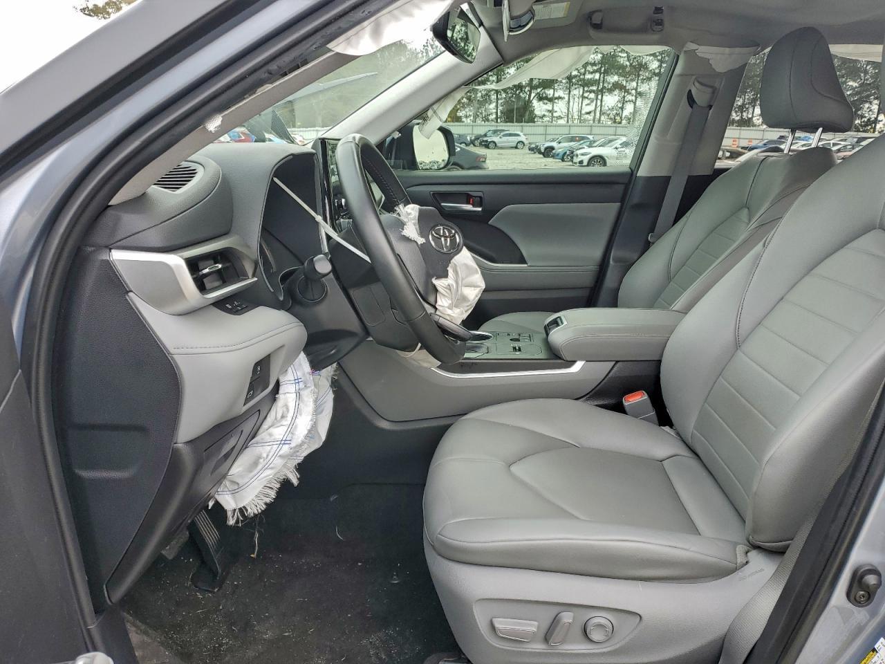 2024 Toyota Highlander Le - Image 7