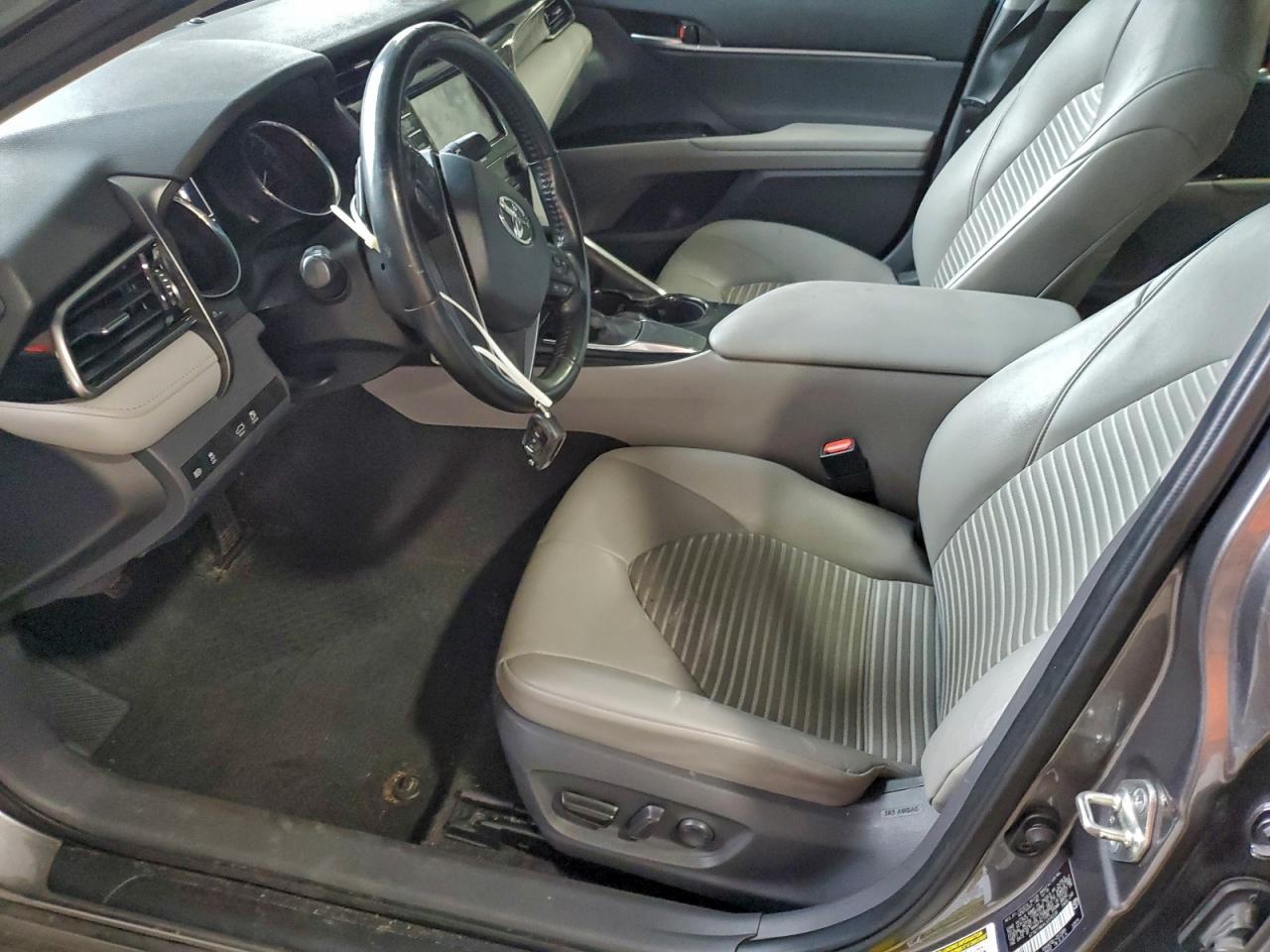 2020 Toyota Camry Se - Image 7