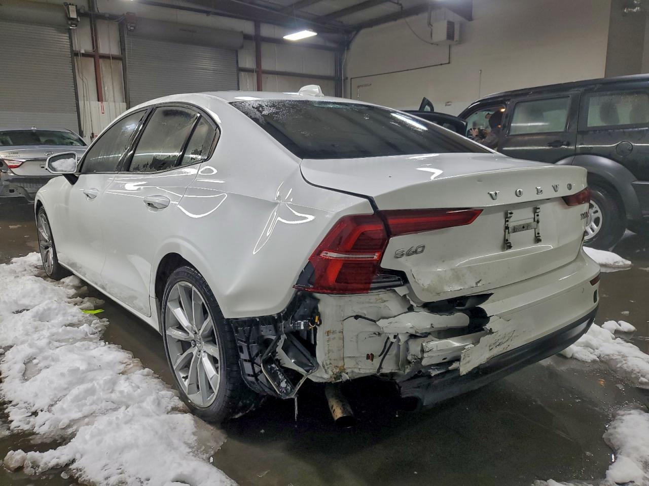 2021 Volvo S60 T6 Momentum - Image 2
