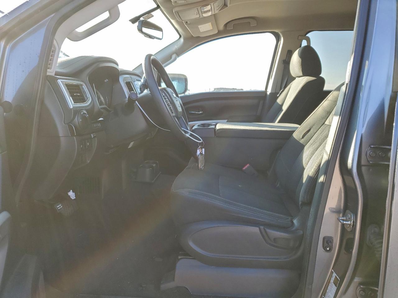 2017 Nissan Titan S - Фото 7