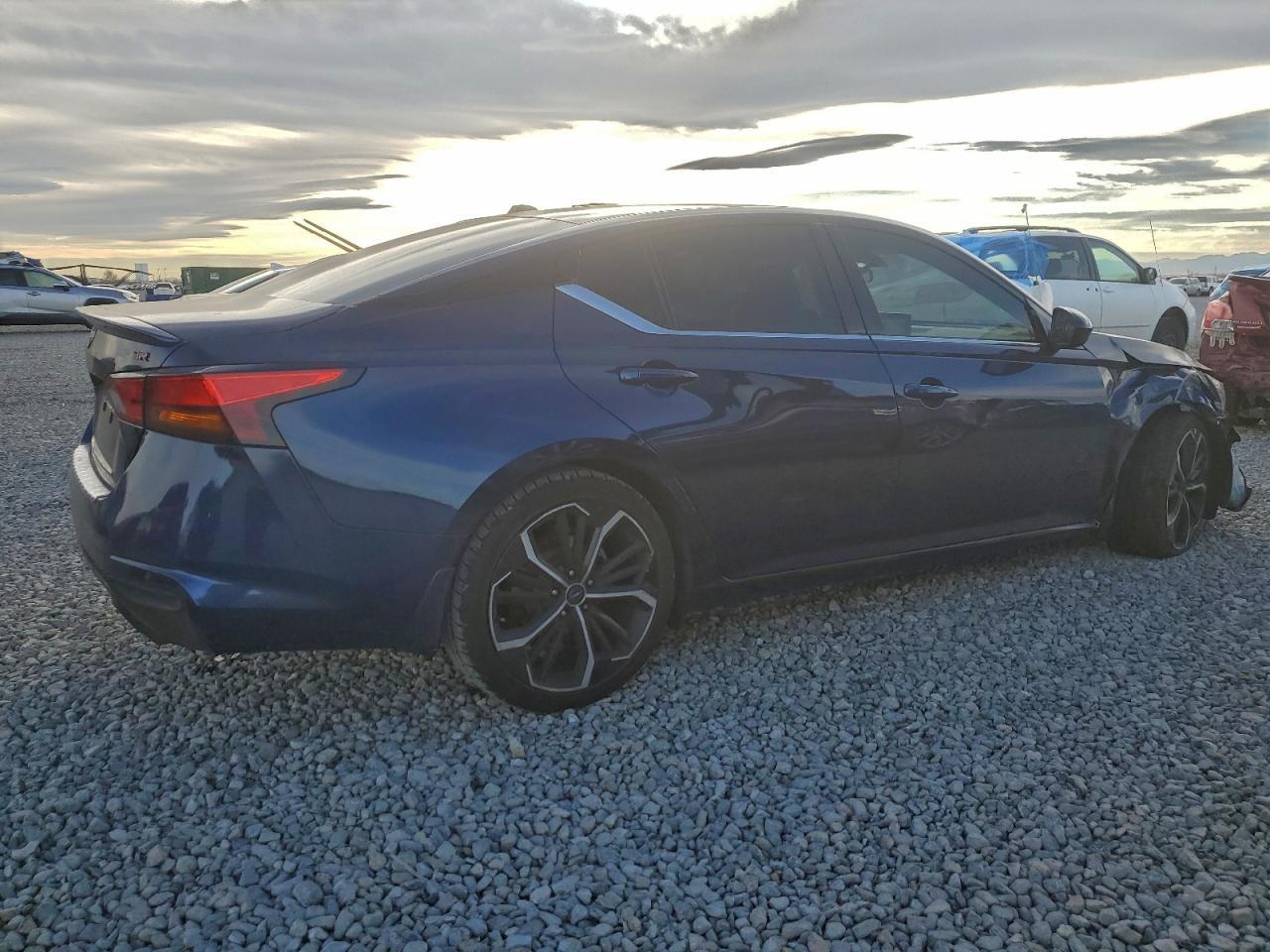 2023 Nissan Altima Sr - Image 3