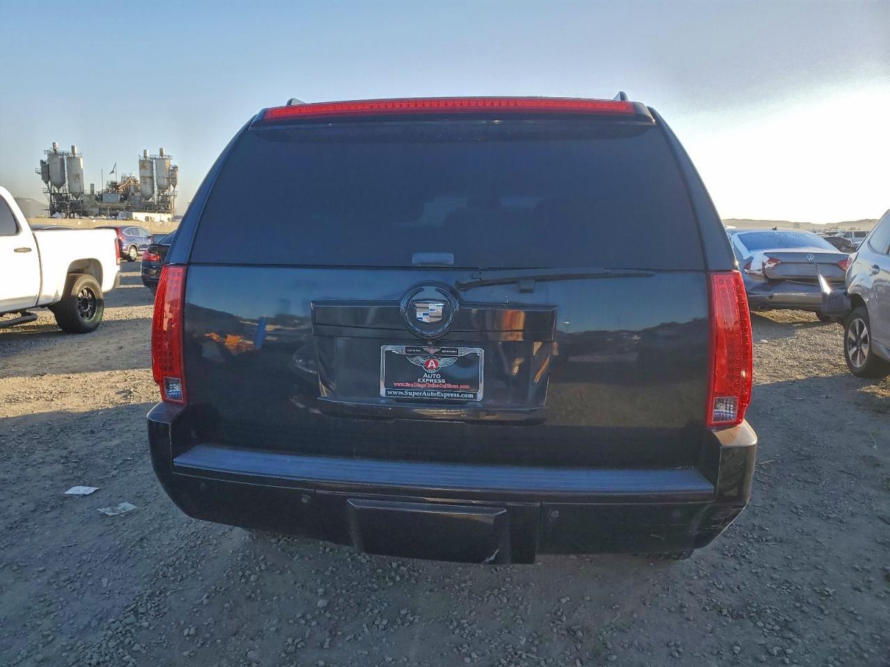 2012 Cadillac Escalade Luxury - Image 6