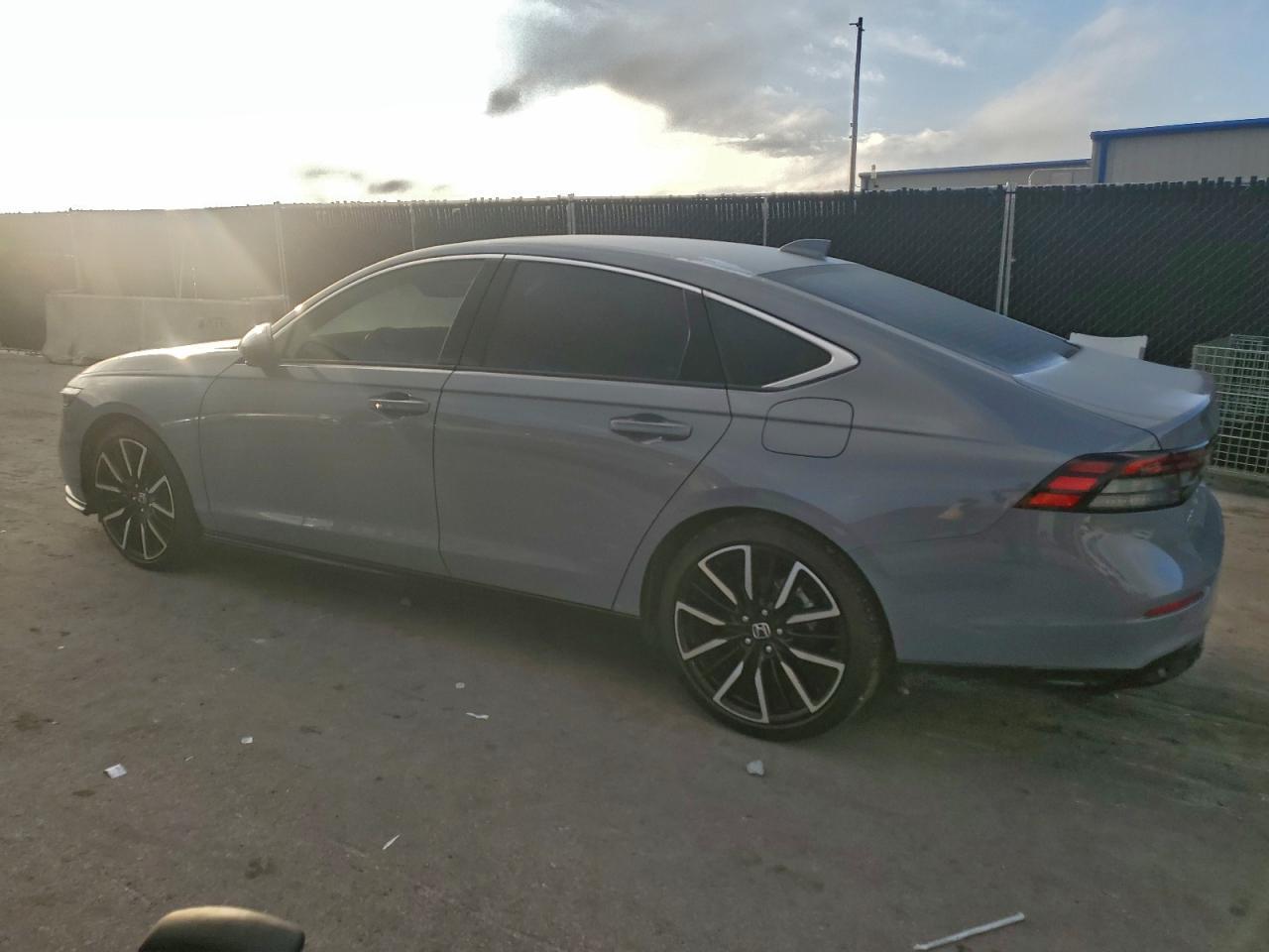 2024 Honda Accord Touring Hybrid - Фото 2