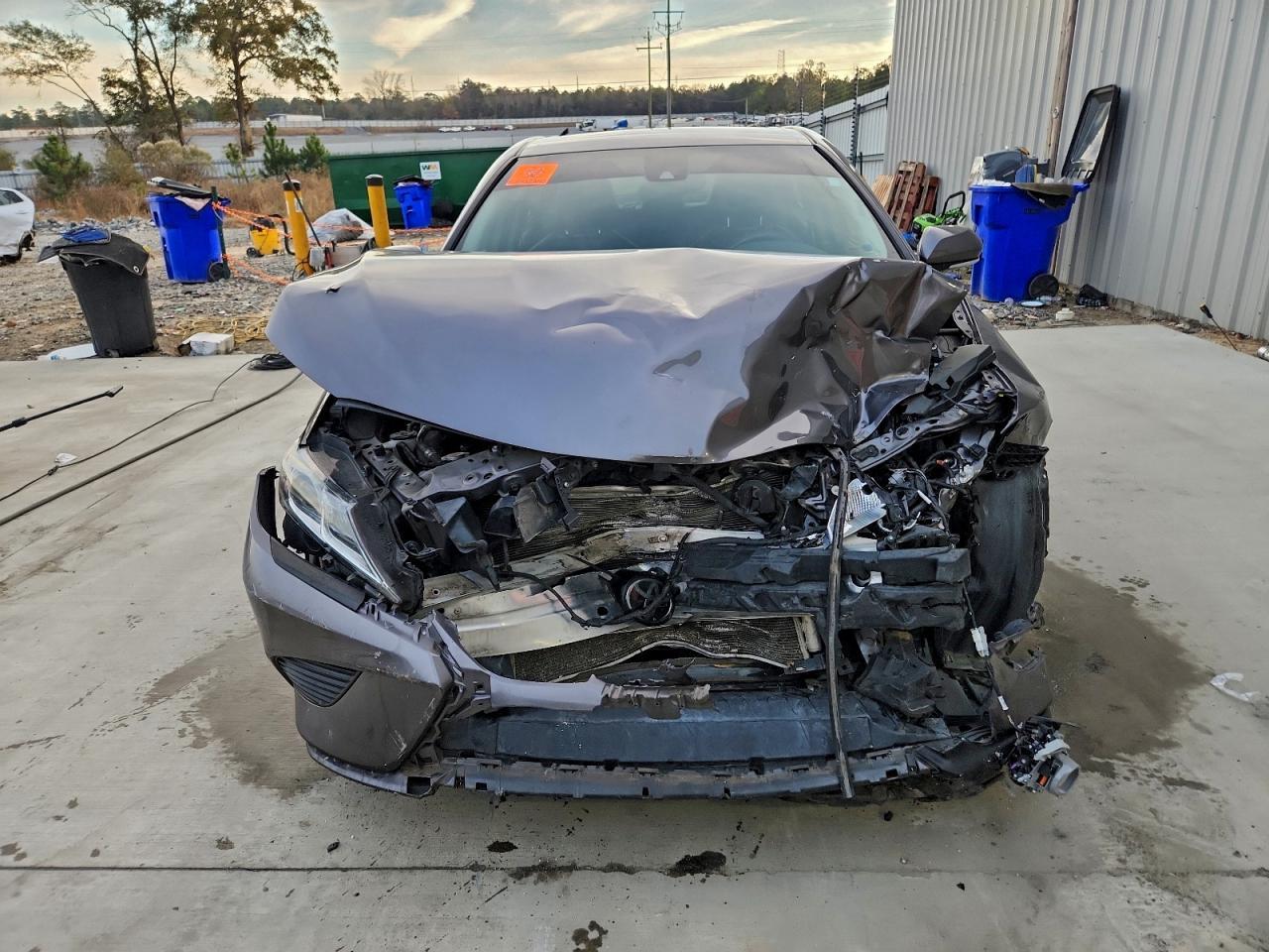 2020 Toyota Camry Se - Фото 5