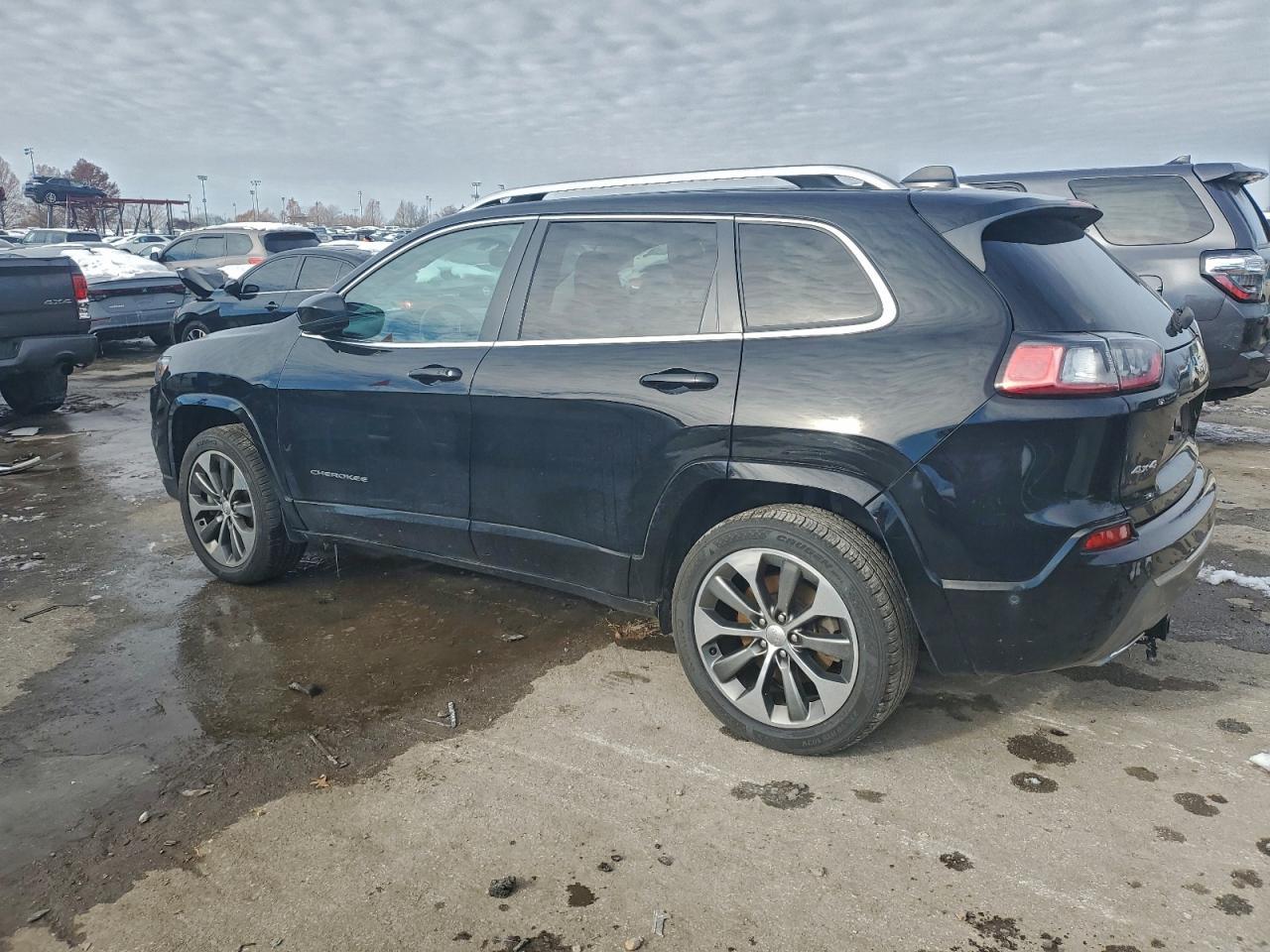 2019 Jeep Cherokee Overland - Image 2