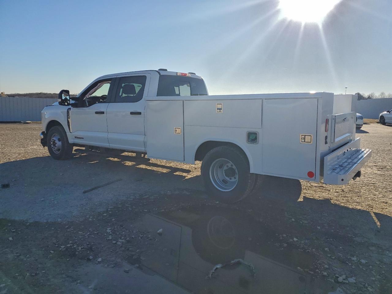 2023 Ford F350 Super Duty Utility / Service Truck - Фото 2