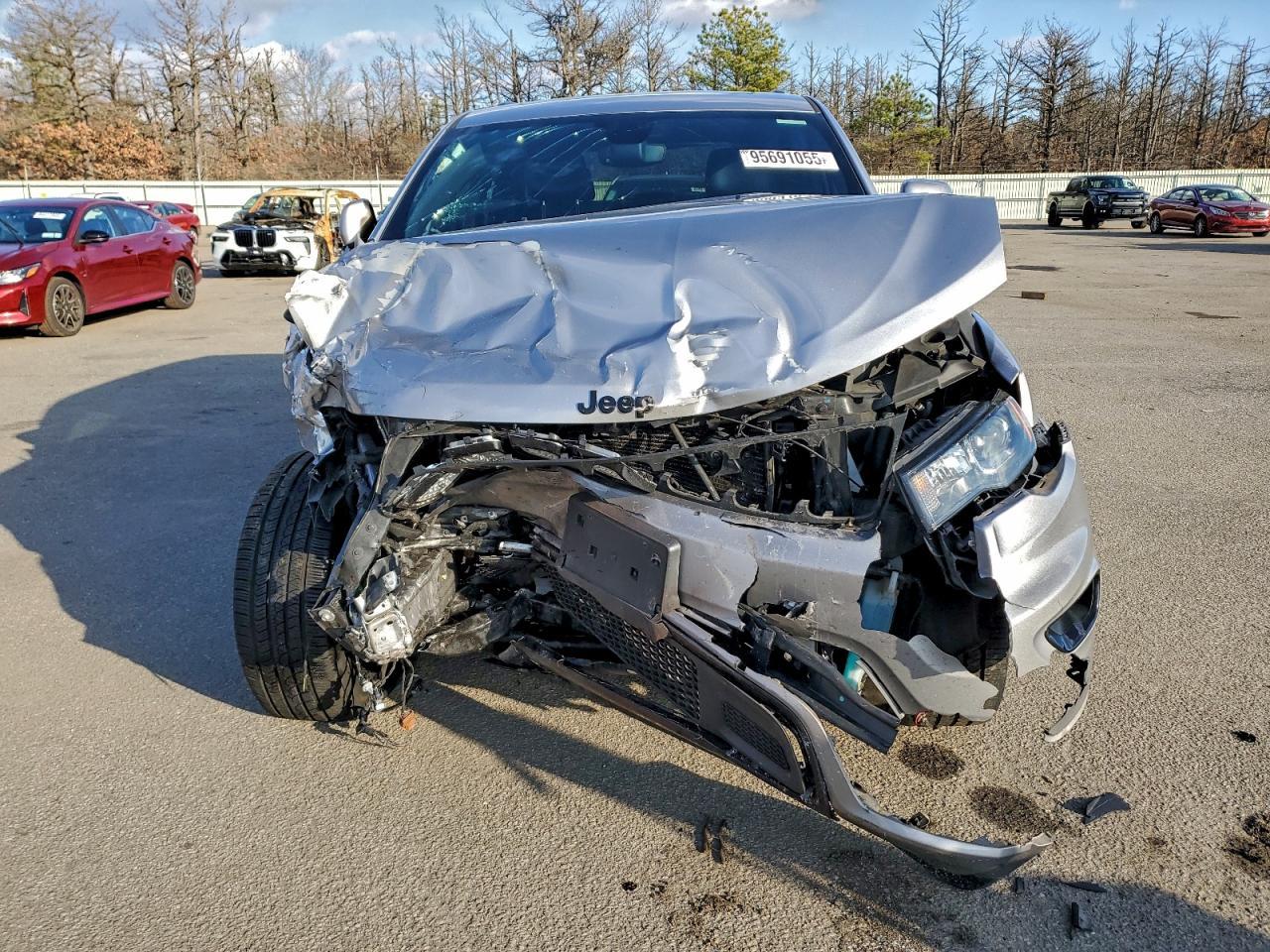 2019 Jeep Grand Cherokee Laredo - Image 5