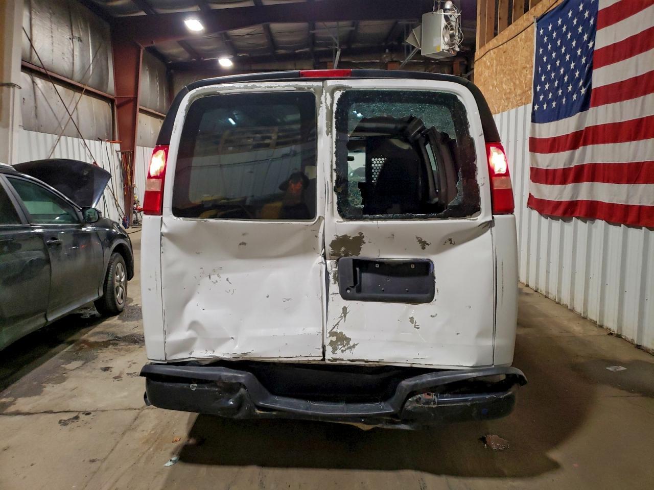 2011 Chevrolet Express G1500 - Фото 6