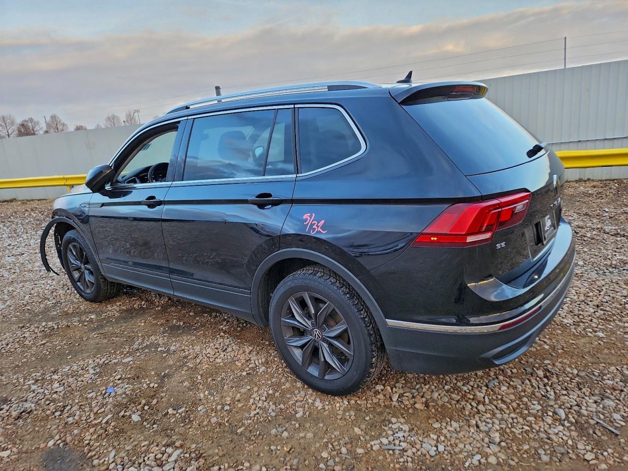 2023 Volkswagen Tiguan Se - Image 2