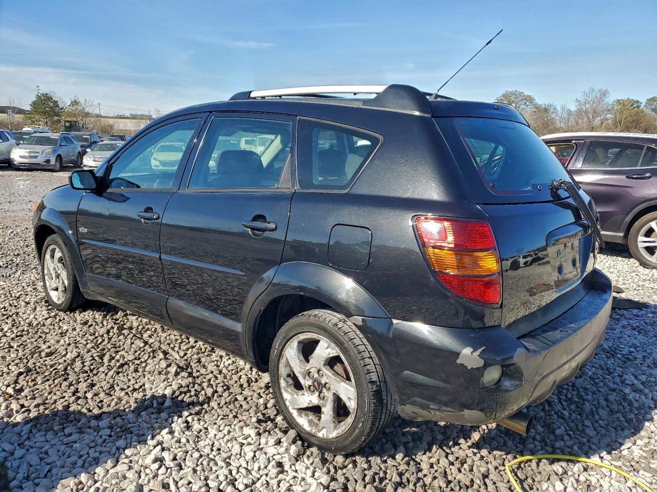 2003 Pontiac Vibe - Image 2