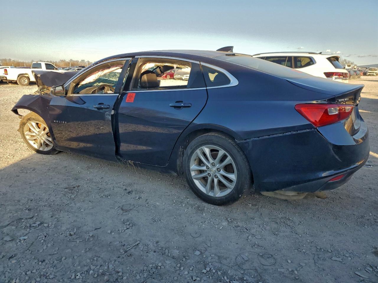 2017 Chevrolet Malibu Lt - Image 2