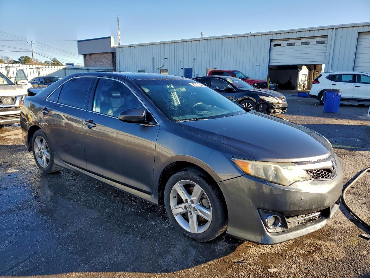2013 Toyota Camry L - Фото 4