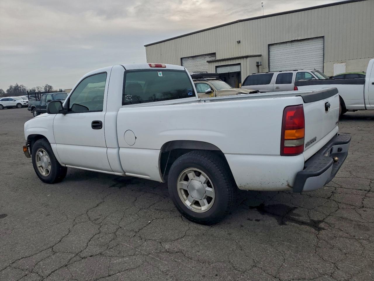 2003 GMC New Sierra C1500 - Image 2