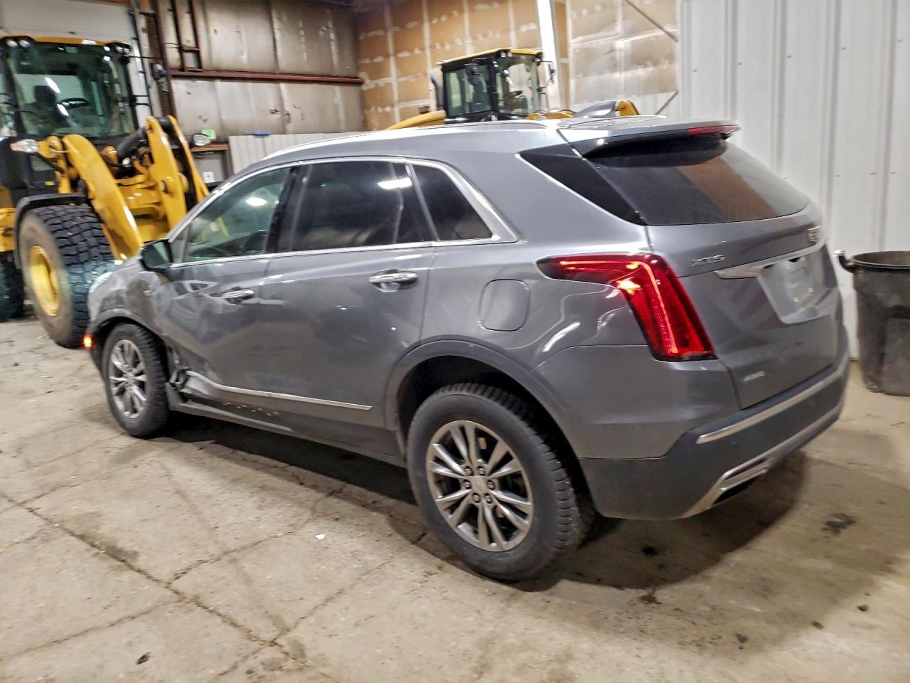 2022 Cadillac Xt5 Premium Luxury - Image 2