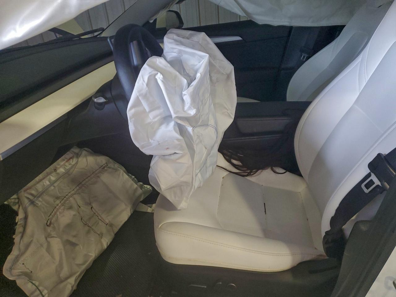 2023 Tesla Model 3 - Image 7