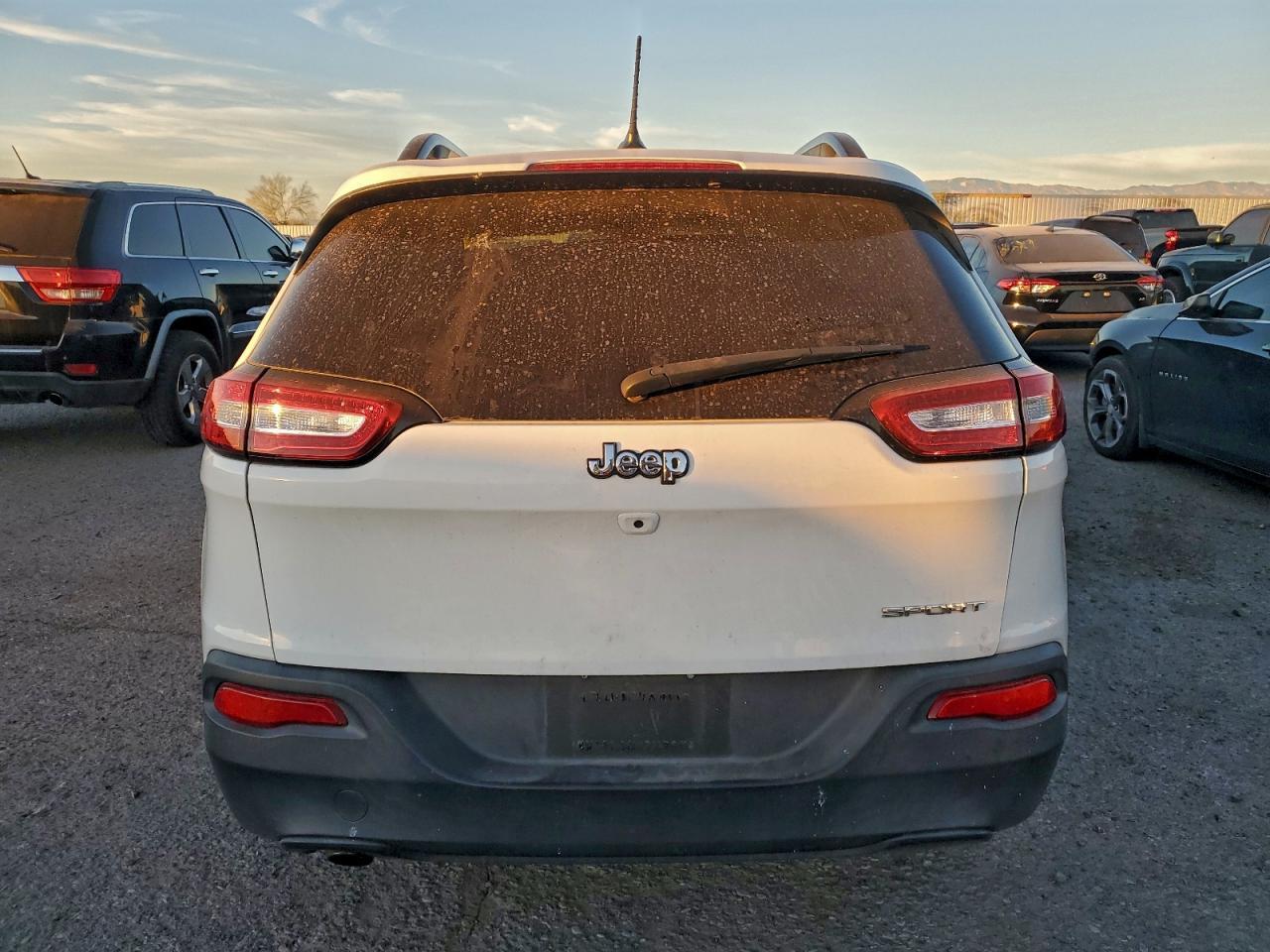 2016 Jeep Cherokee Sport - Image 6