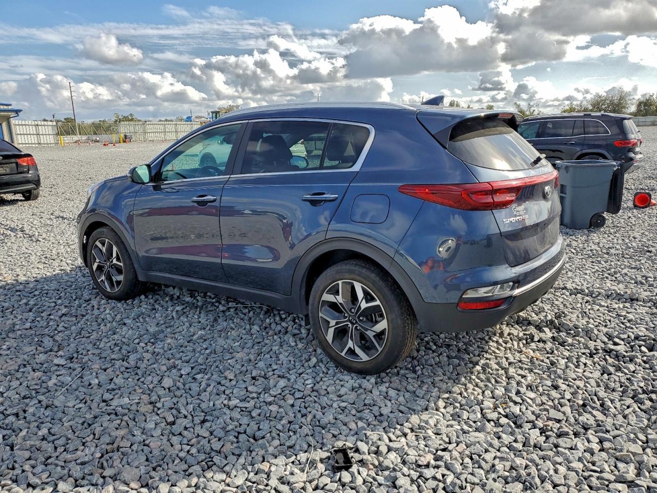 2020 Kia Sportage Ex - Image 2