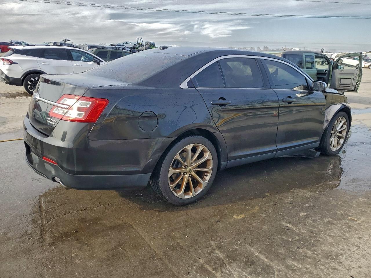 2013 Ford Taurus Limited - Image 3