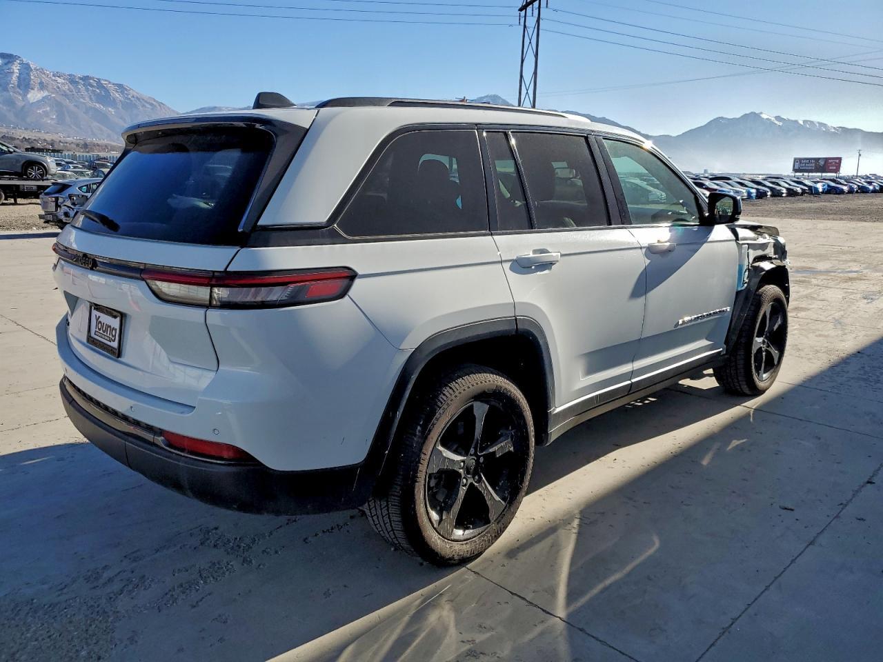 2023 Jeep Grand Cherokee Laredo - Фото 3