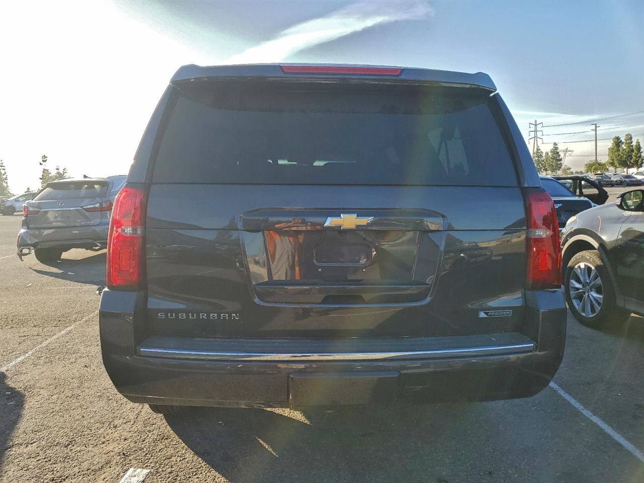 2018 Chevrolet Suburban K1500 Premier - Image 6