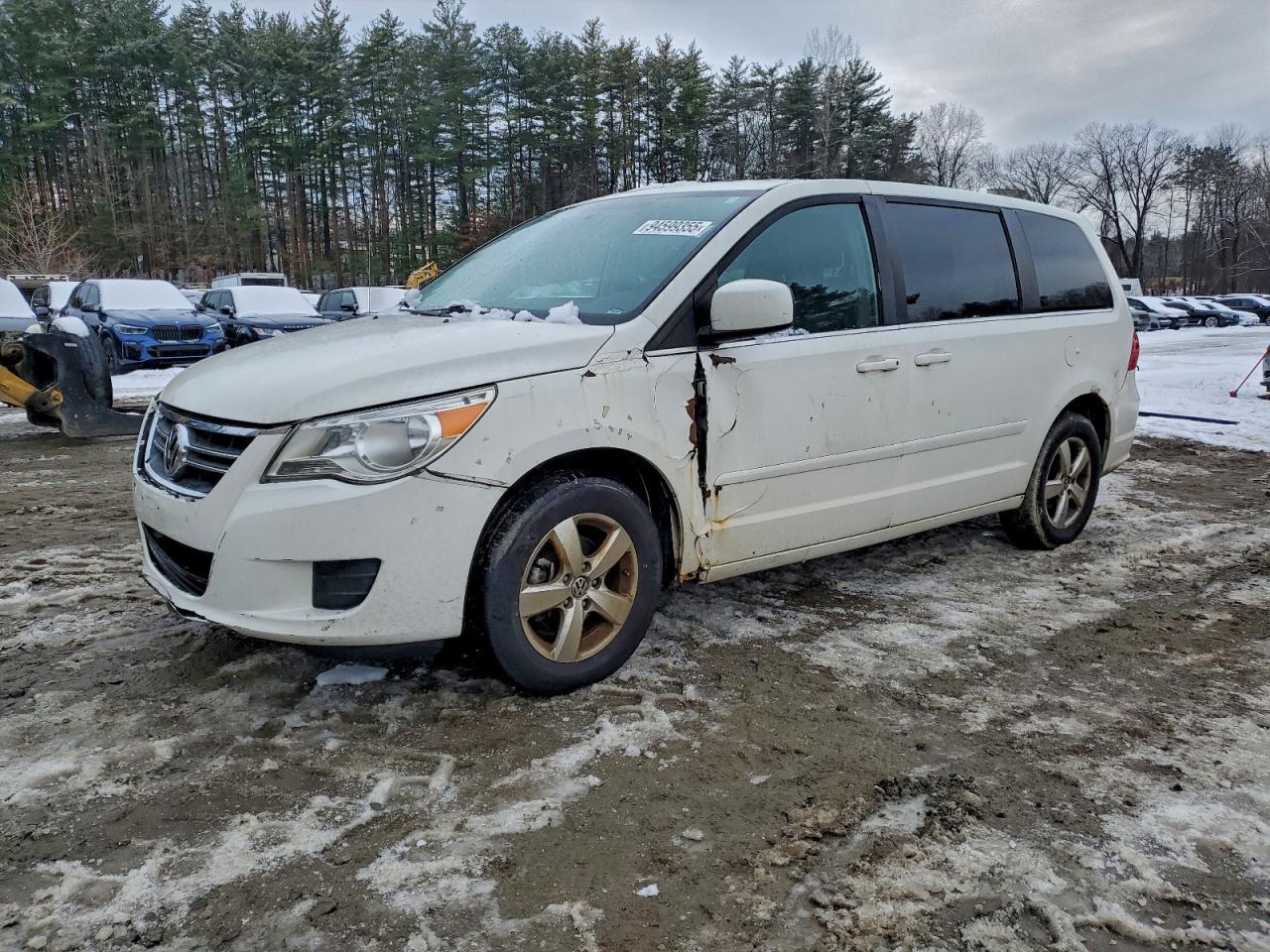 2010 Volkswagen Routan Se
