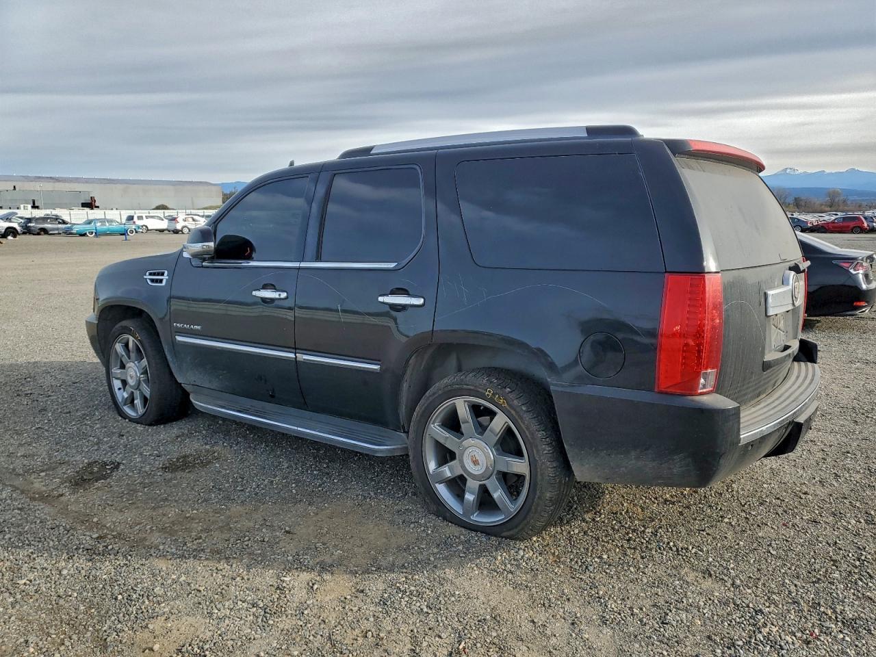 2013 Cadillac Escalade Luxury - Фото 2