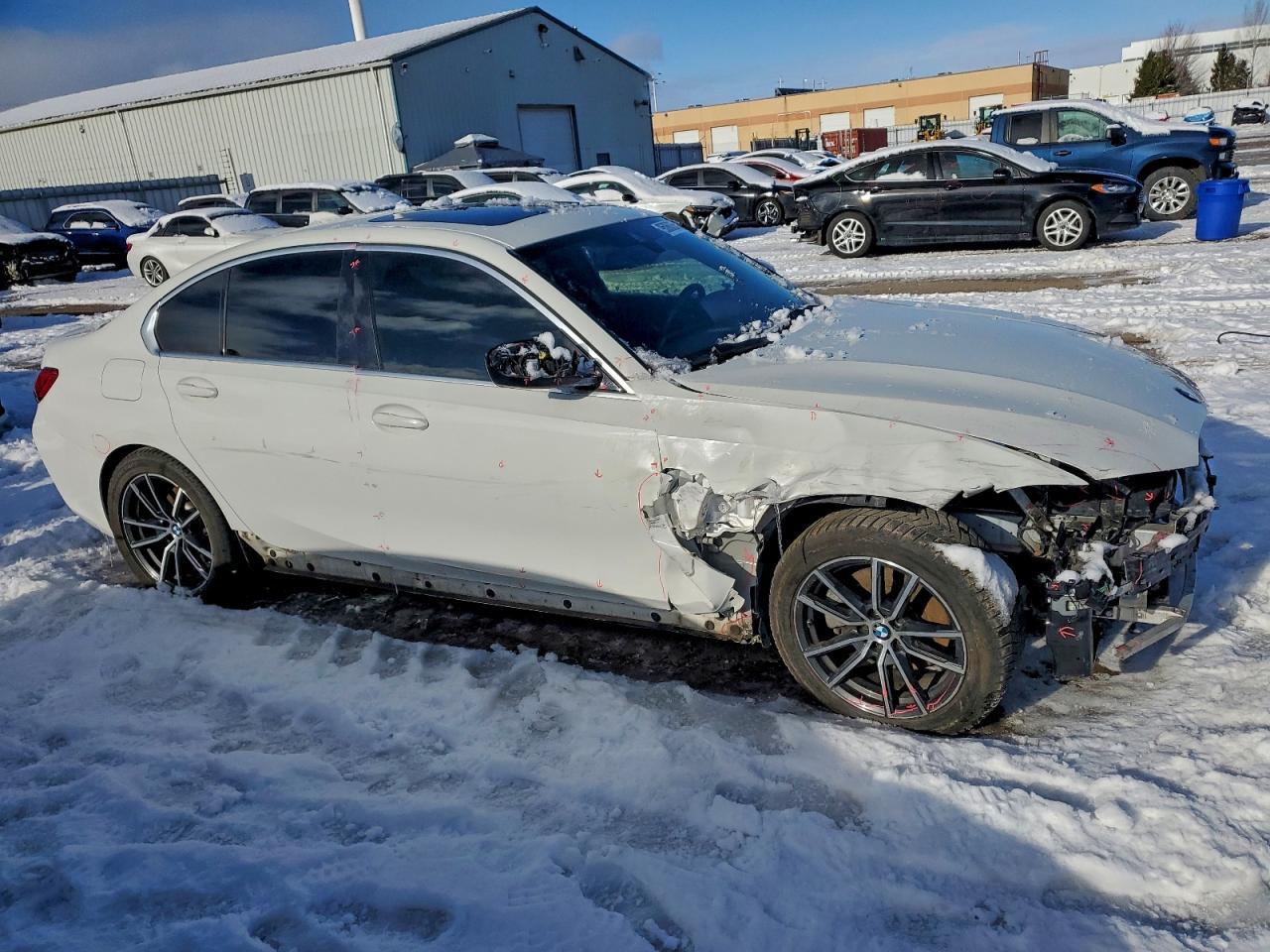 2021 BMW 330Xi - Фото 4