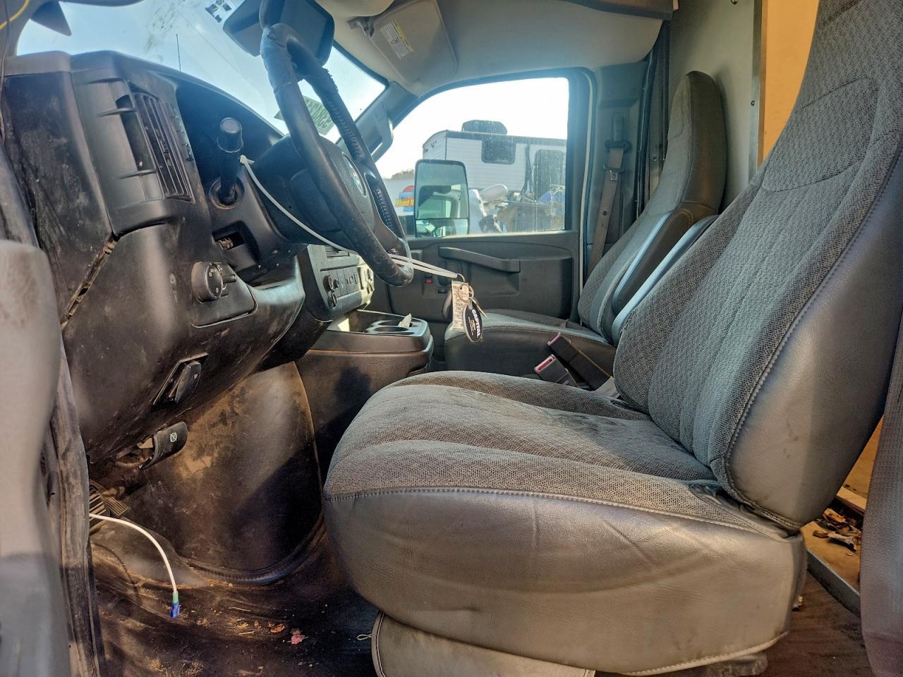 2021 Chevrolet Express Delivery Truck - Фото 7