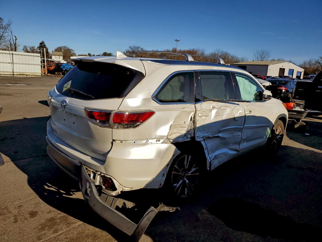 2014 Toyota Highlander Xle - Image 3