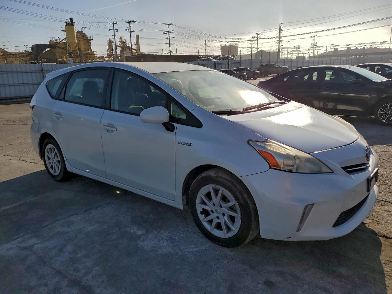 2014 Toyota Prius V - Фото 4