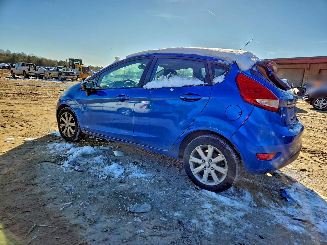 2011 Ford Fiesta Se - Фото 2