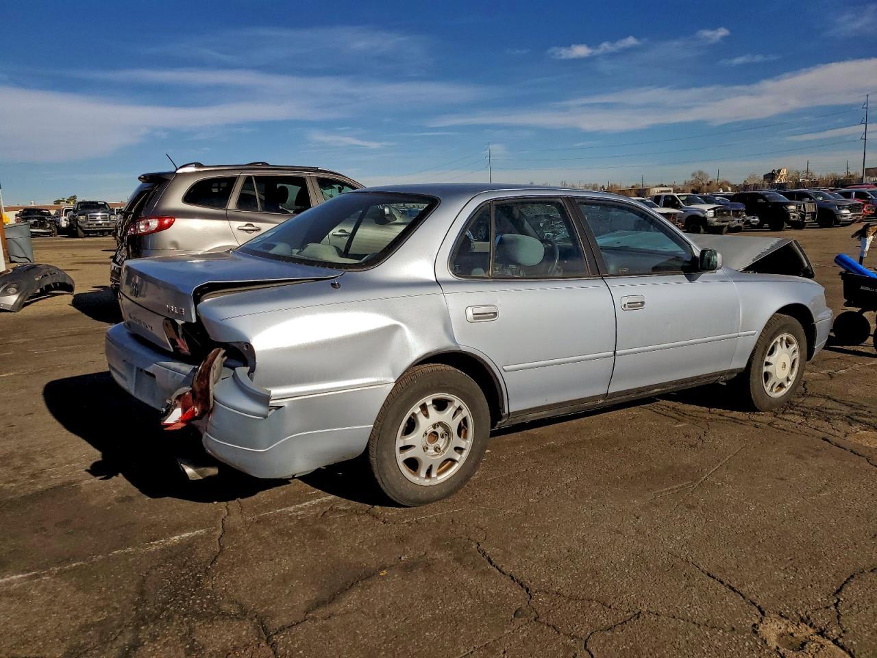 1995 Toyota Camry Le - Image 3