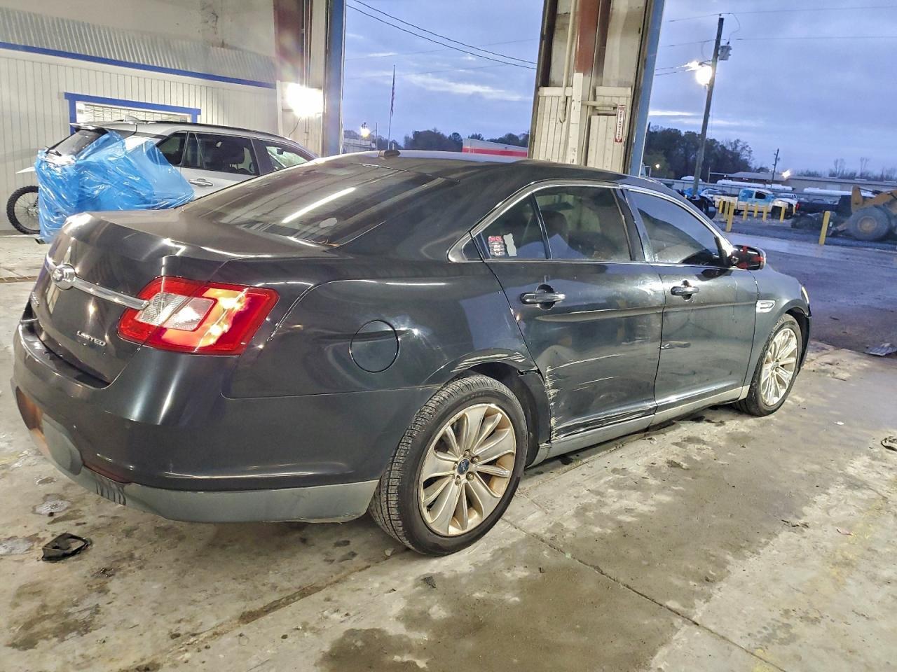 2010 Ford Taurus Limited - Фото 3