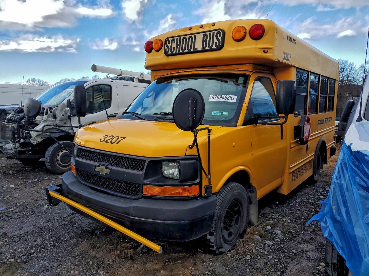 2011 Chevrolet School Bus - School Bus - Фото 2