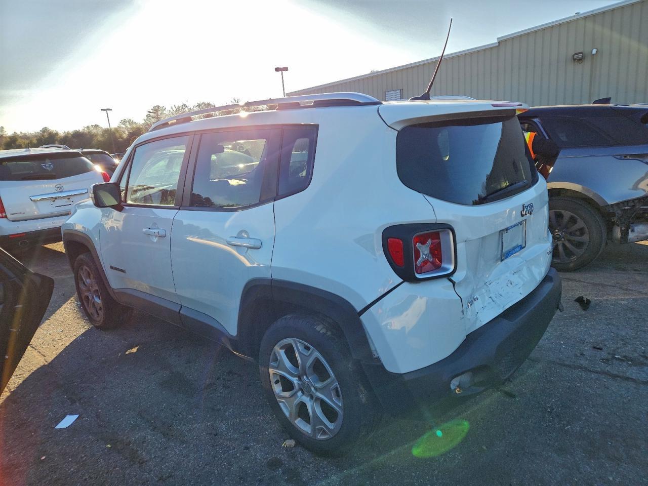2015 Jeep Renegade Limited - Фото 2