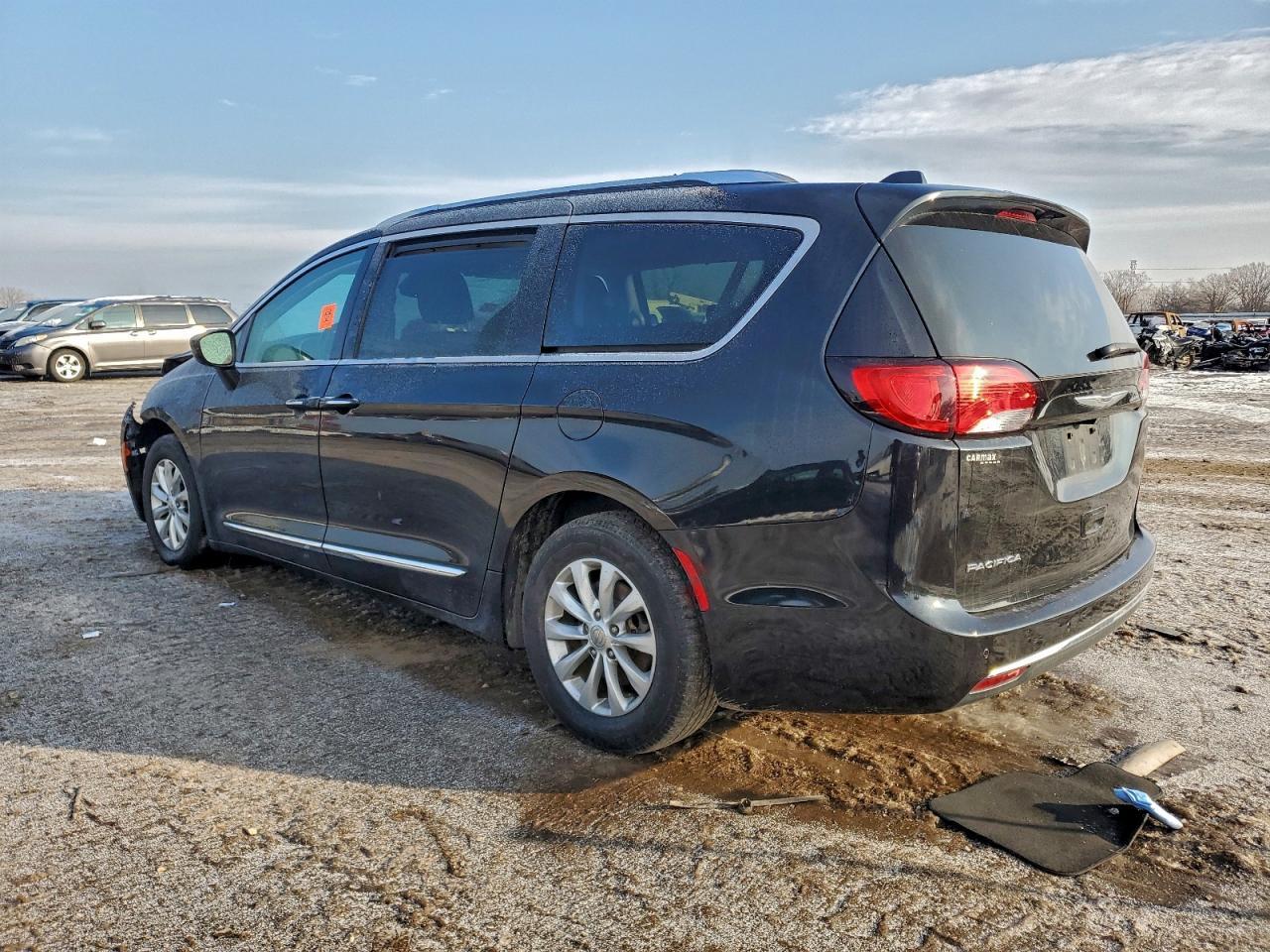 2019 Chrysler Pacifica Touring L - Фото 2