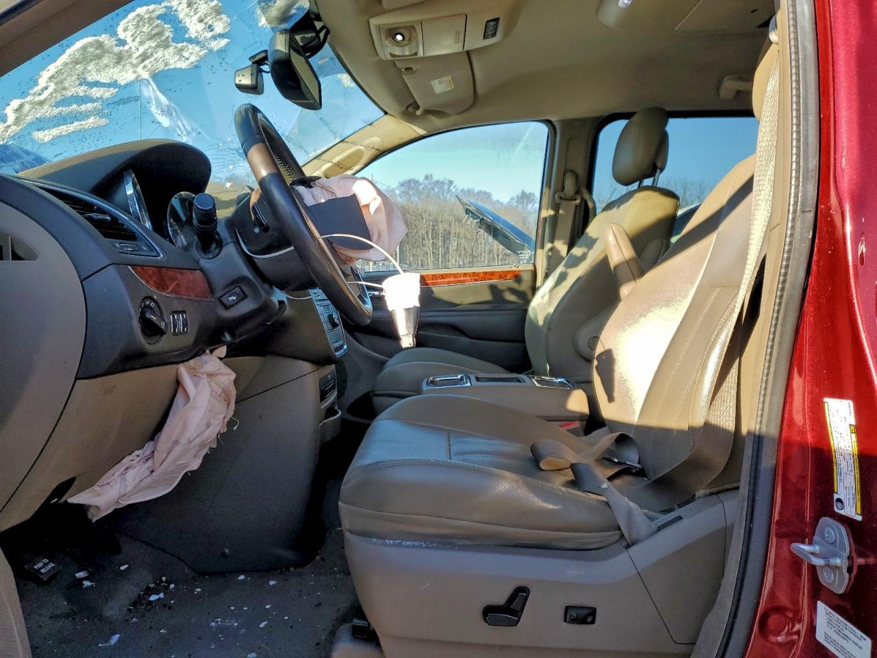 2014 Chrysler Town & Country Touring L - Фото 7