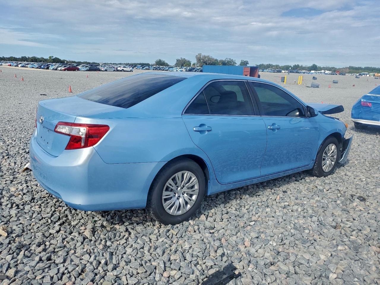 2014 Toyota Camry L - Фото 3
