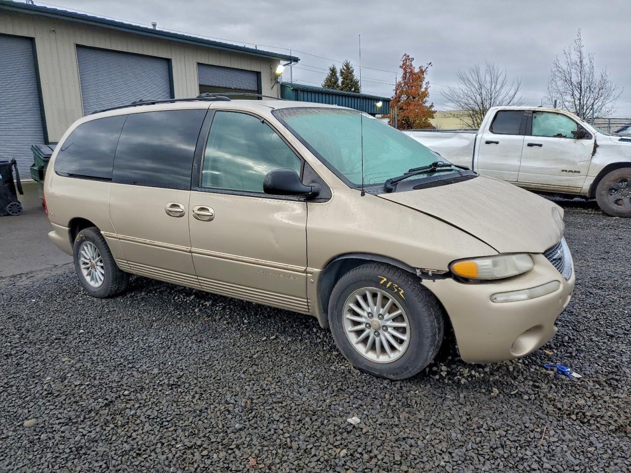 1999 Chrysler Town & Country Lx - Фото 4