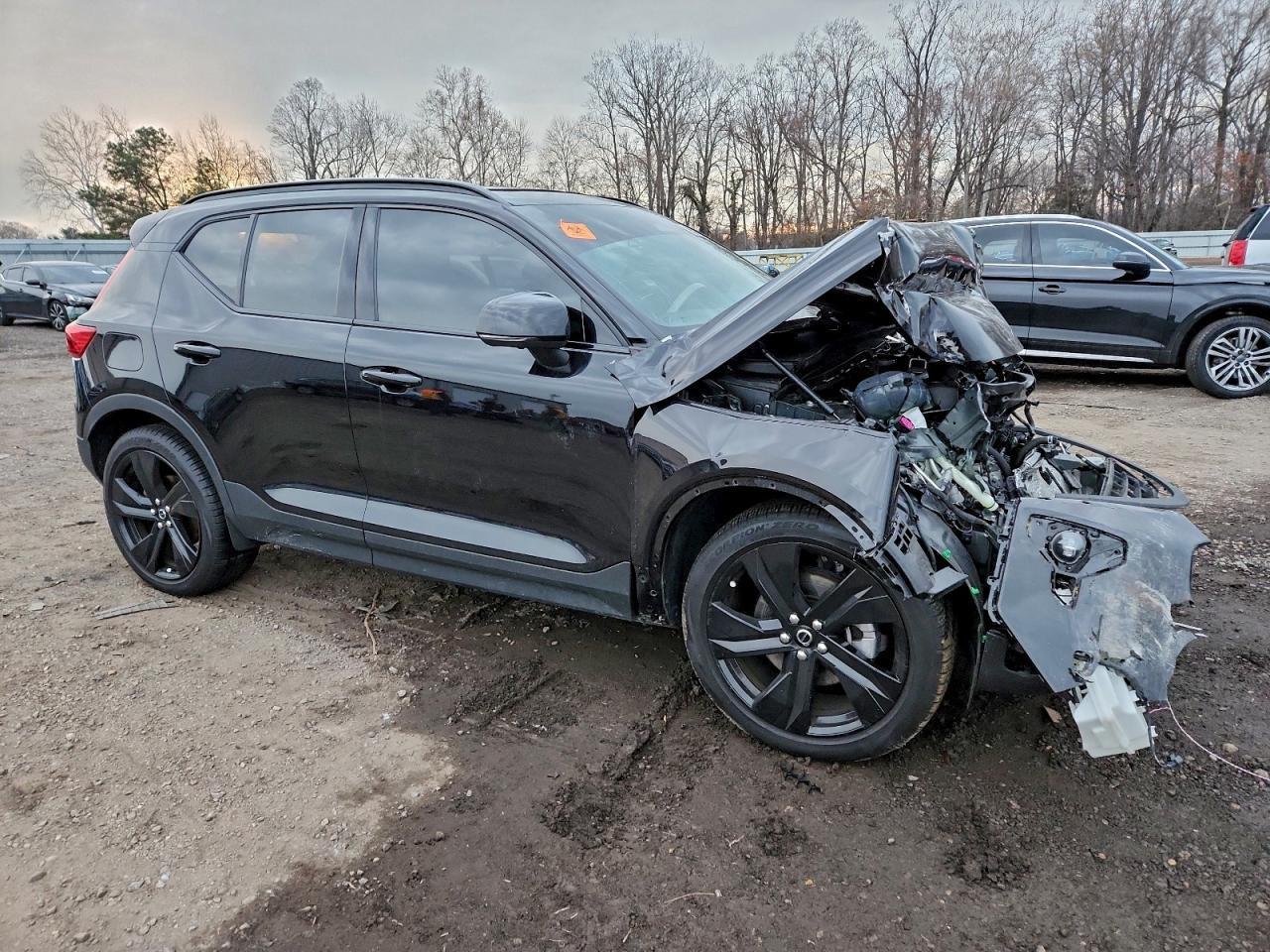 2023 Volvo Xc40 Ultimate - Image 4