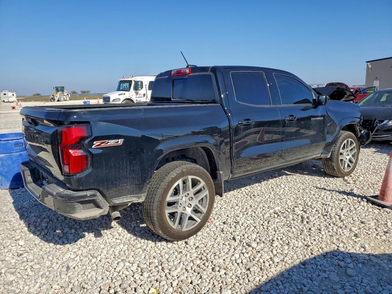 2024 Chevrolet Colorado Z71 - Фото 3