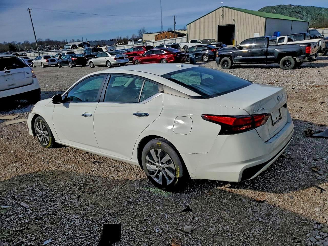 2020 Nissan Altima S - Фото 2