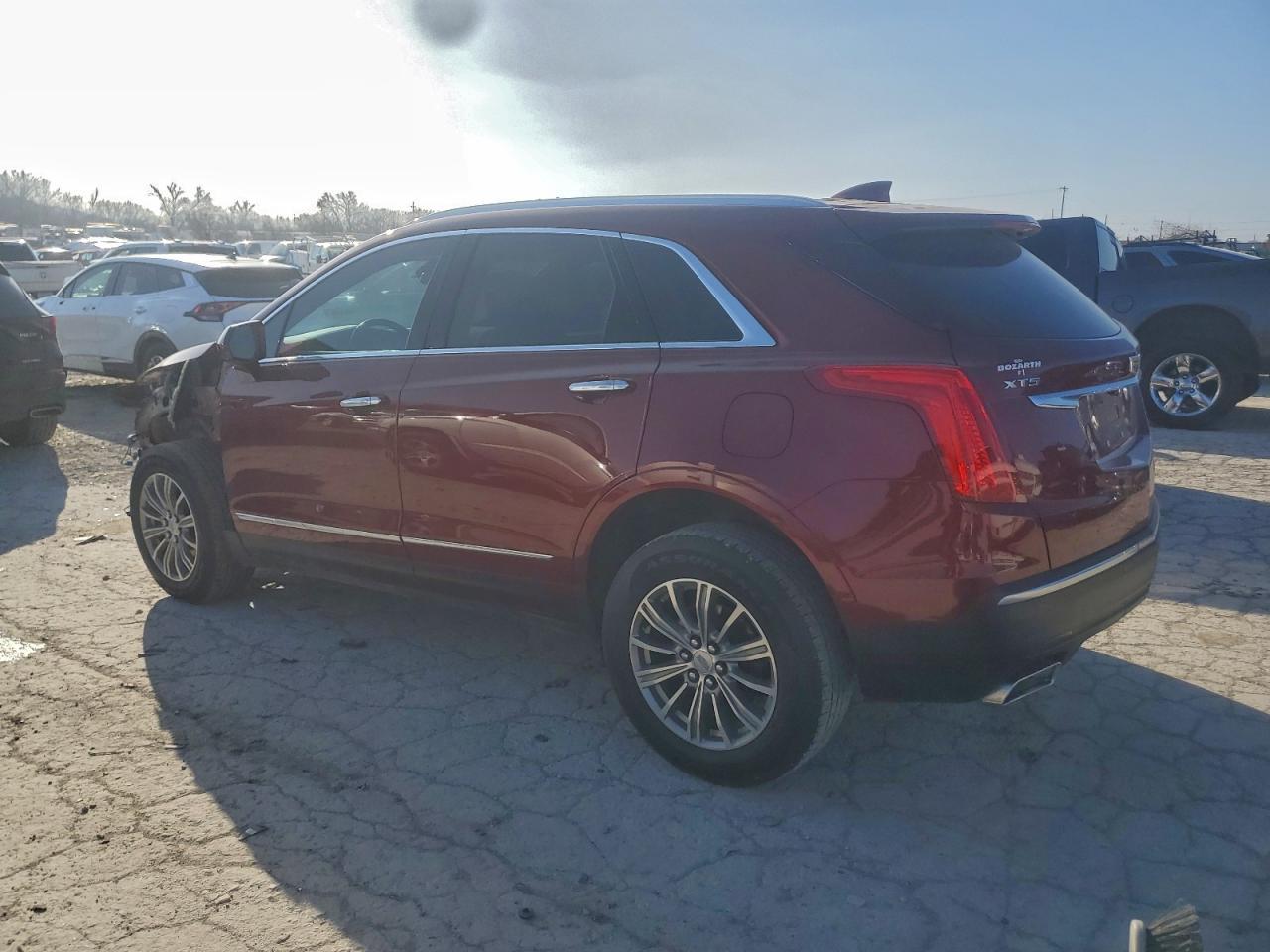 2017 Cadillac Xt5 Luxury - Image 2