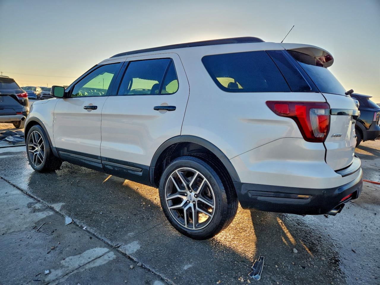2018 Ford Explorer Sport - Фото 2