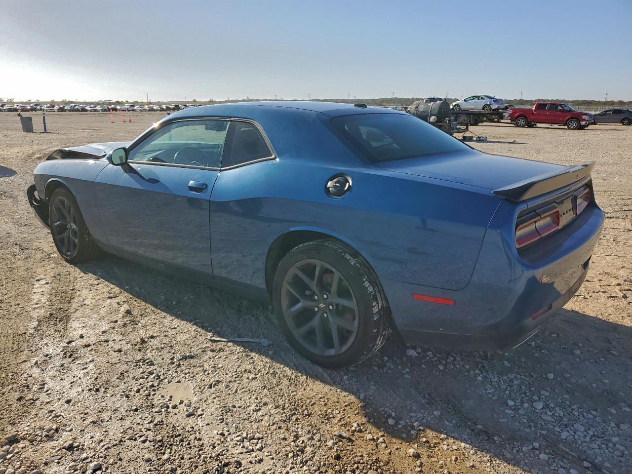 2021 Dodge Challenger Sxt - Фото 2