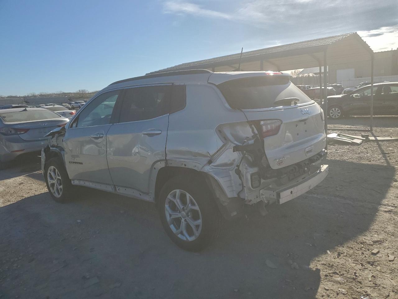 2024 Jeep Compass Latitude - Фото 2
