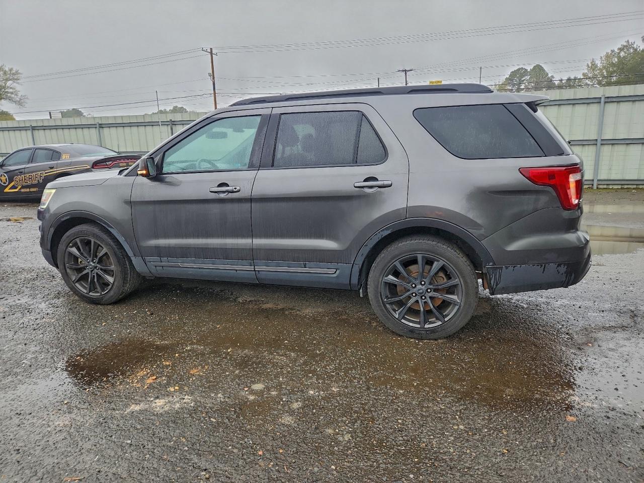2017 Ford Explorer Xlt - Image 2