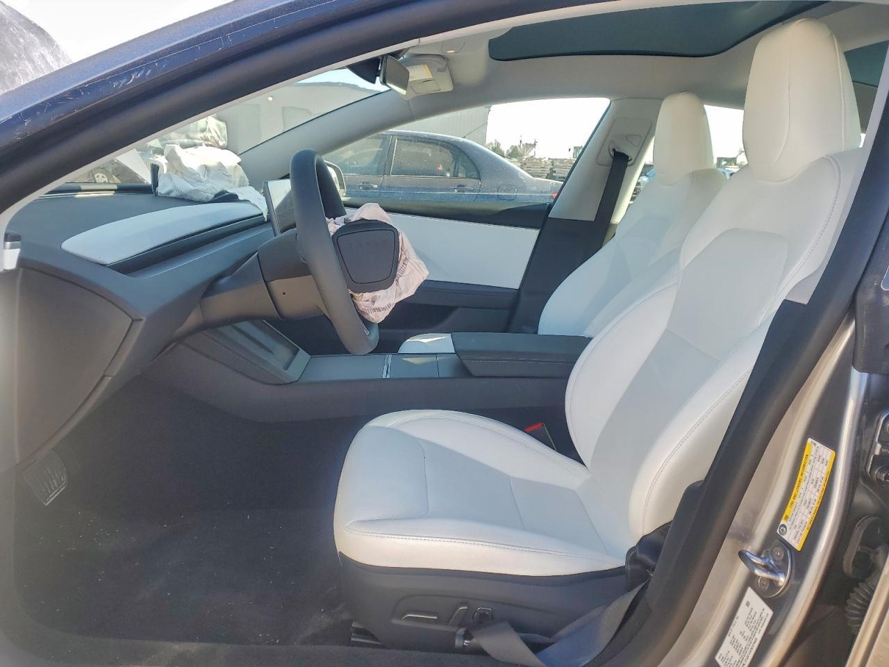 2025 Tesla Model 3 - Image 7